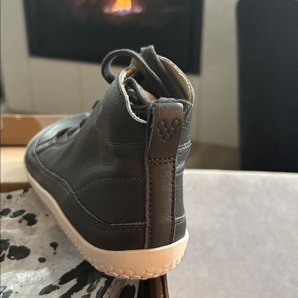 NIB [Vivobarefoot] Junior Gobi Boots High-Top Sneakers Youth EU 35 / US 4 - Picture 9 of 14